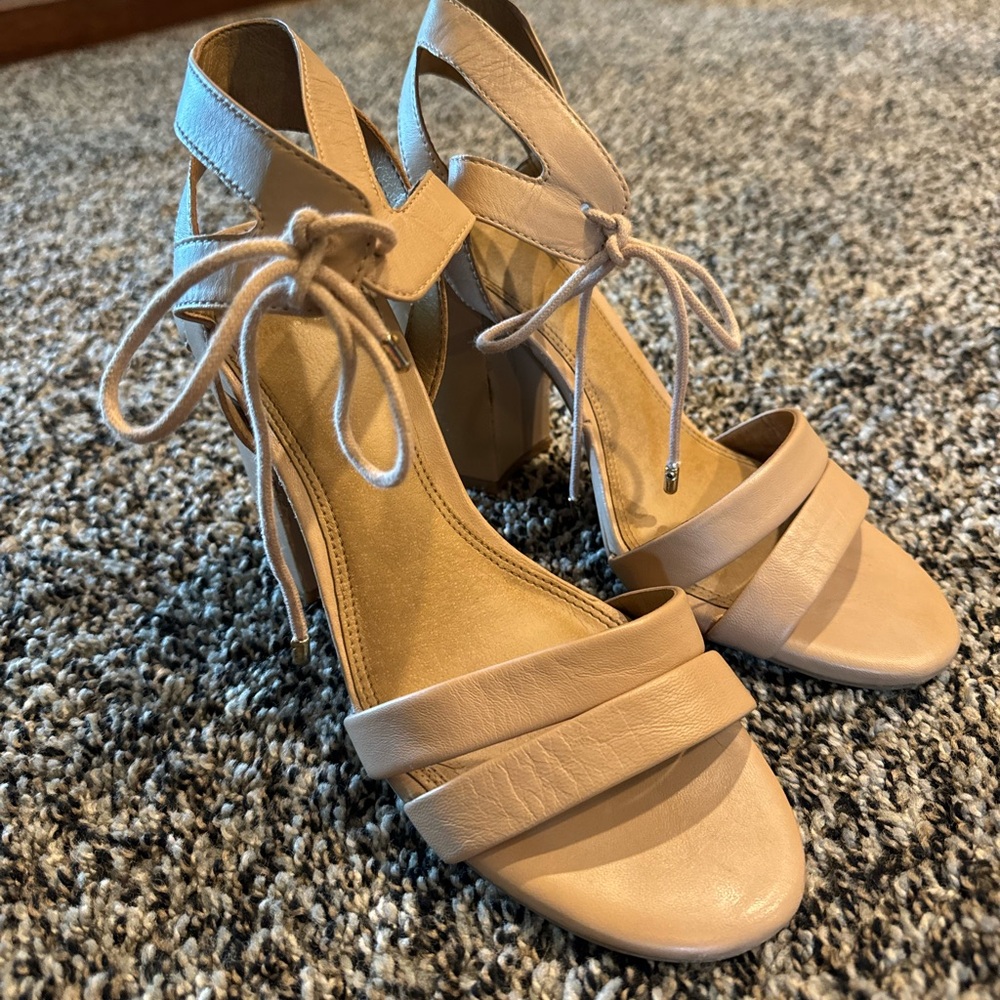 Gianni Bini GB Nude Block Tie Front Strappy Heels Size 8.5
